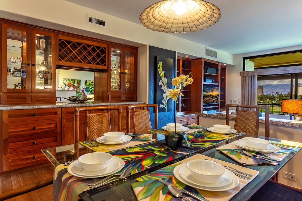 Condo in Lahaina · ★4.6 · 2 bedrooms · 3 beds · 2 baths - Photo 3