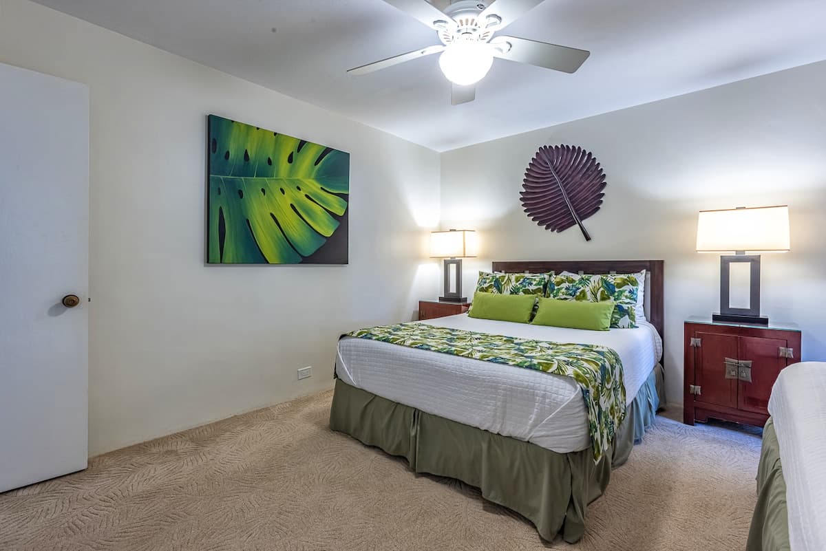 Condo in Lahaina · ★4.6 · 2 bedrooms · 3 beds · 2 baths - Photo 4