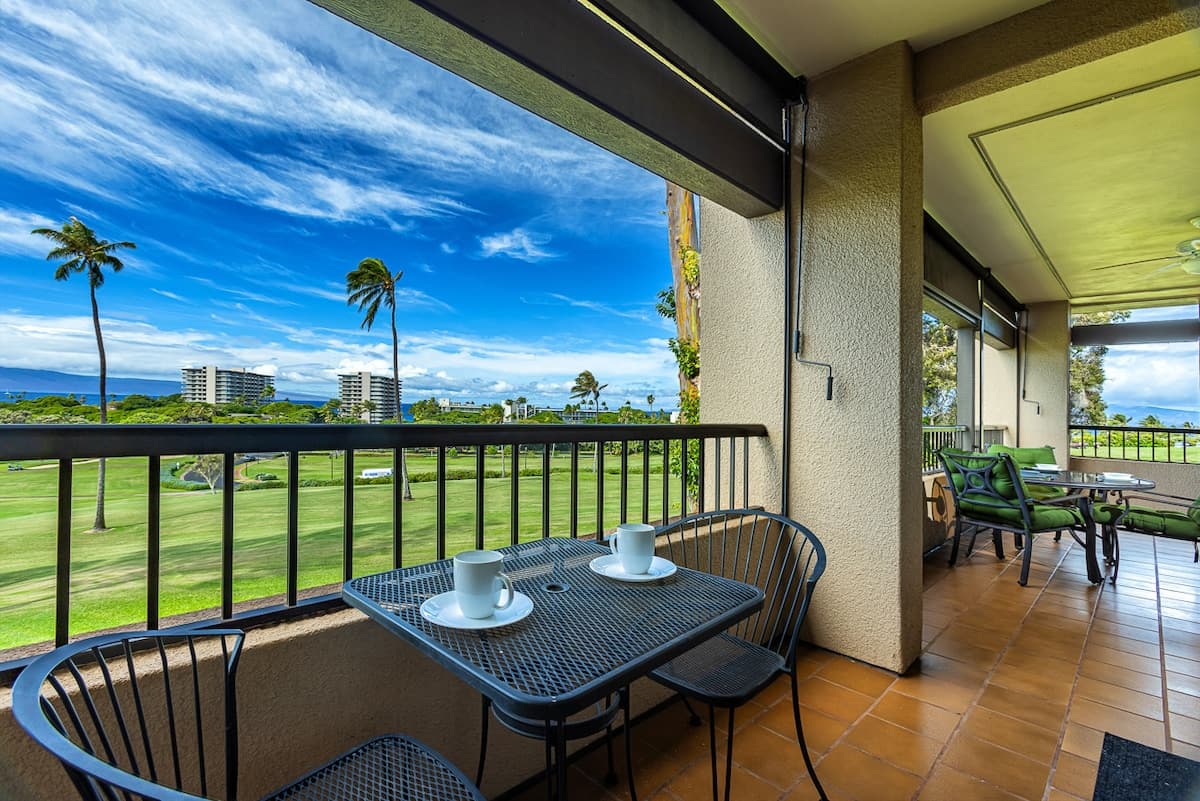 Condo in Lahaina · ★4.6 · 2 bedrooms · 3 beds · 2 baths - Photo 5