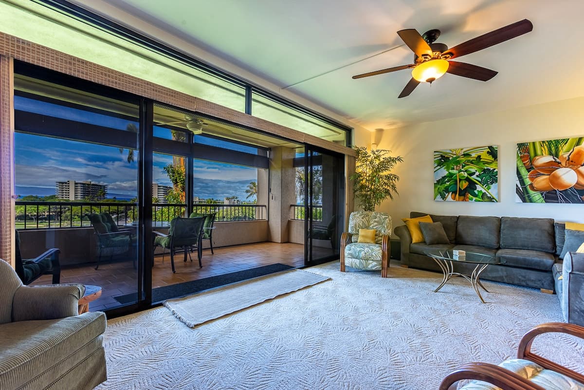 Condo in Lahaina · ★4.6 · 2 bedrooms · 3 beds · 2 baths - Photo 2