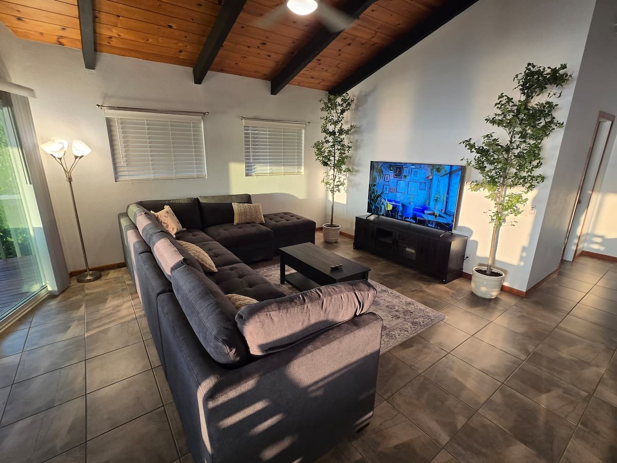 Home in Captain Cook · ★4.85 · 3 bedrooms · 5 beds · 3 private baths - Photo 3
