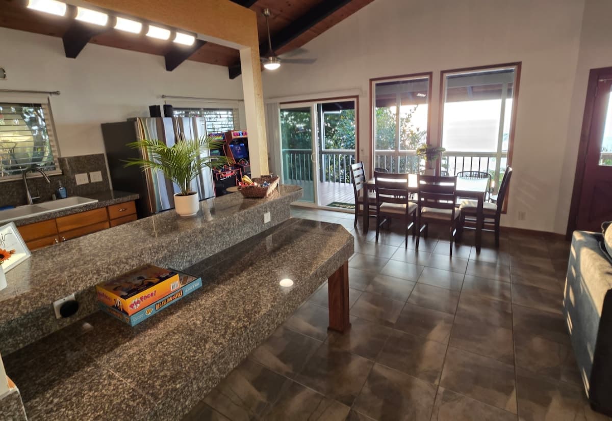 Home in Captain Cook · ★4.85 · 3 bedrooms · 5 beds · 3 private baths - Photo 5