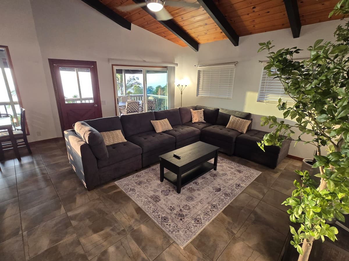 Home in Captain Cook · ★4.85 · 3 bedrooms · 5 beds · 3 private baths - Photo 2