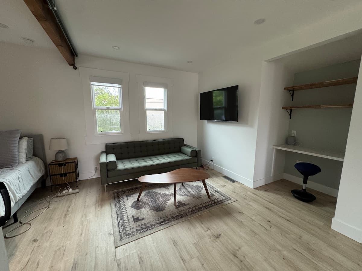 Renovated Townhouse, Private Balcony Near 4th St - Photo 1