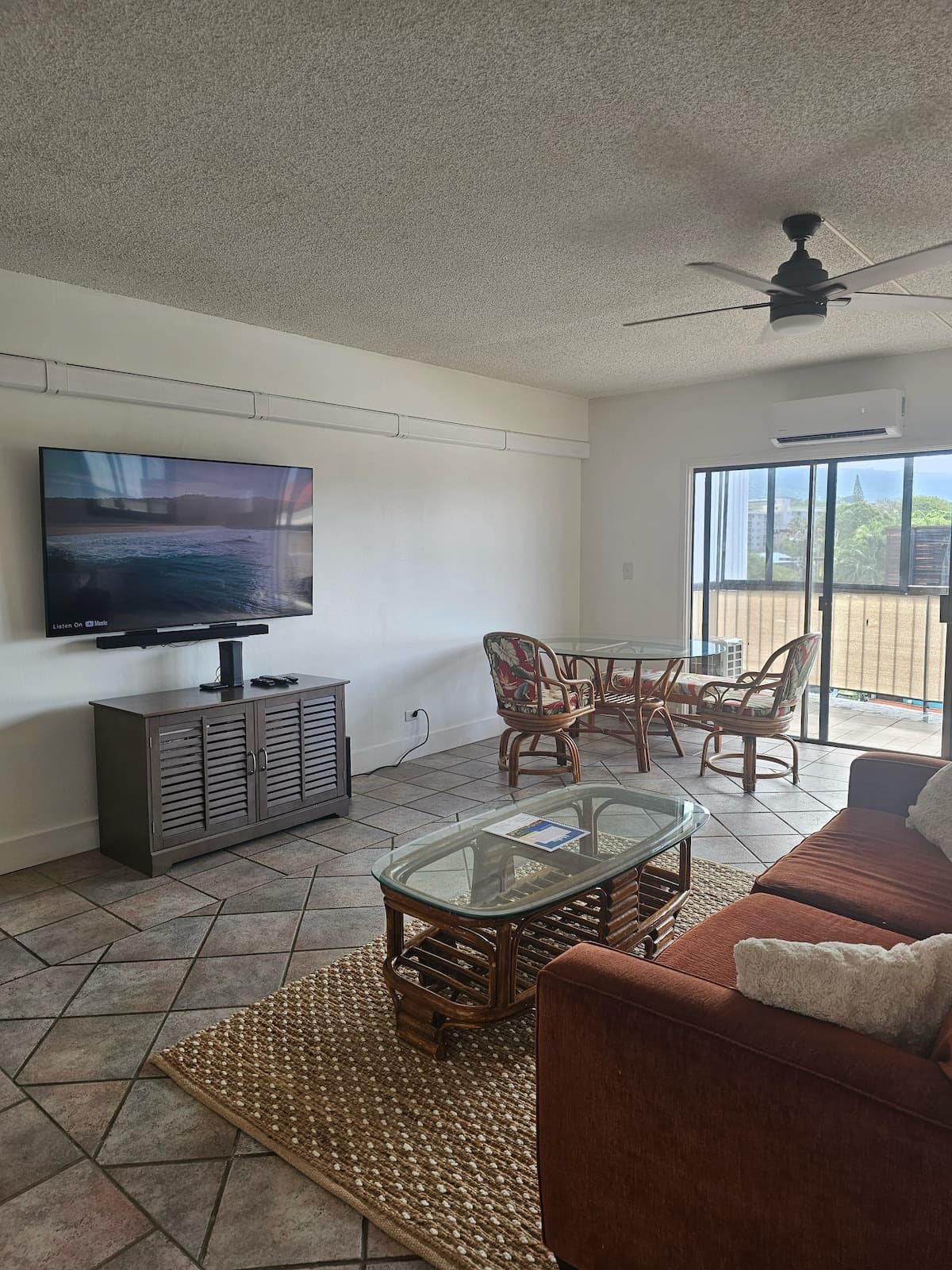 Top-Floor Kona Plaza Gem - Photo 4