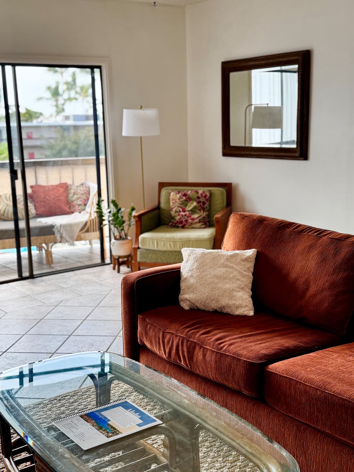 Top-Floor Kona Plaza Gem - Photo 2