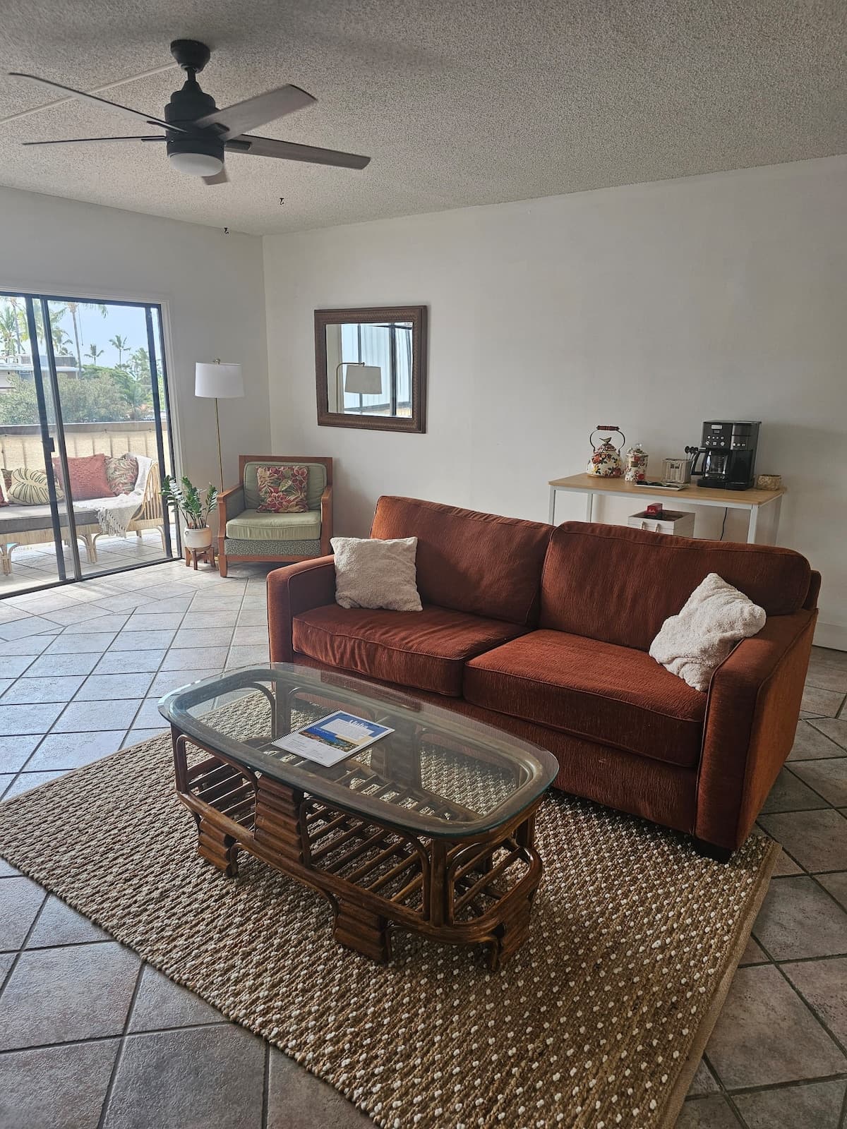 Top-Floor Kona Plaza Gem - Photo 5