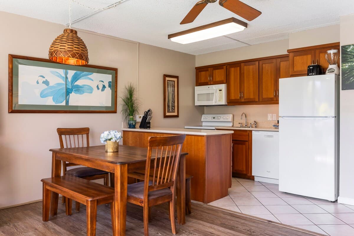 Condo in Kihei · ★4.95 · 1 bedroom · 2 beds · 1 bath - Photo 4