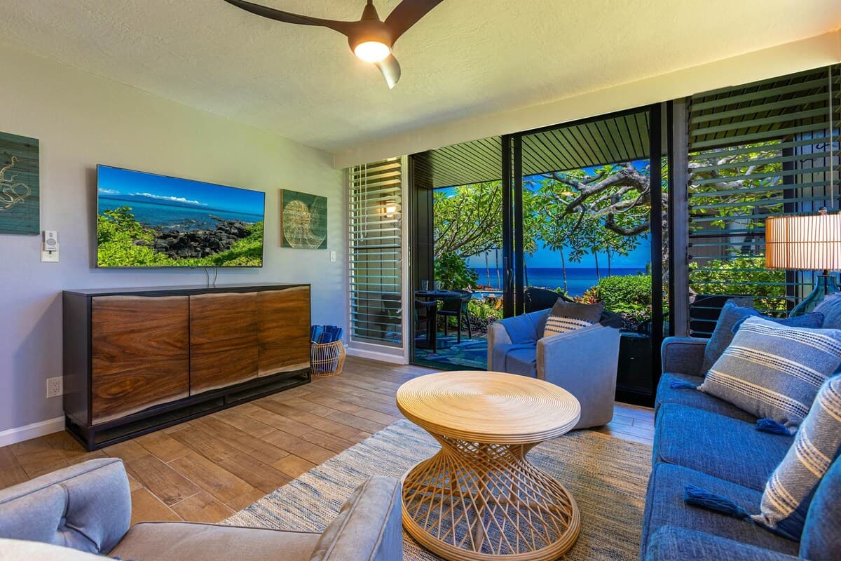 Condo in Lahaina · ★4.33 · 1 bedroom · 2 beds · 1 shared bath - Photo 1