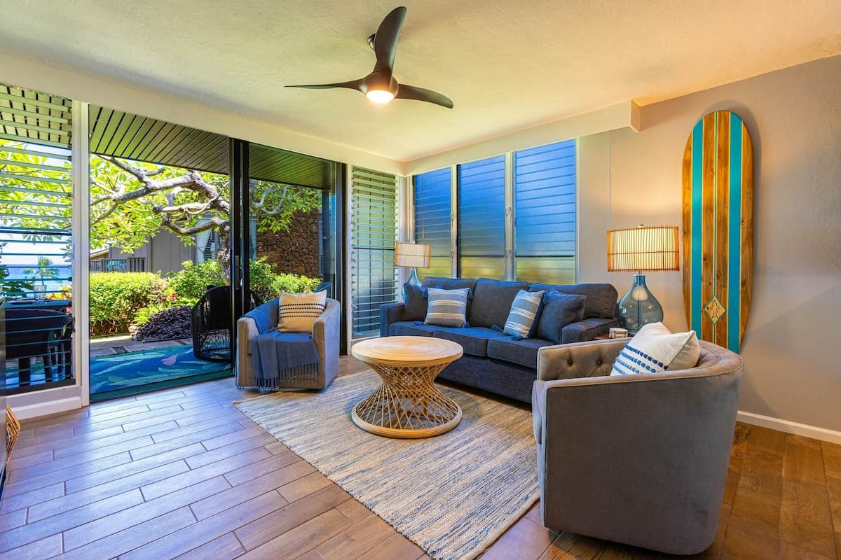 Condo in Lahaina · ★4.33 · 1 bedroom · 2 beds · 1 shared bath - Photo 2
