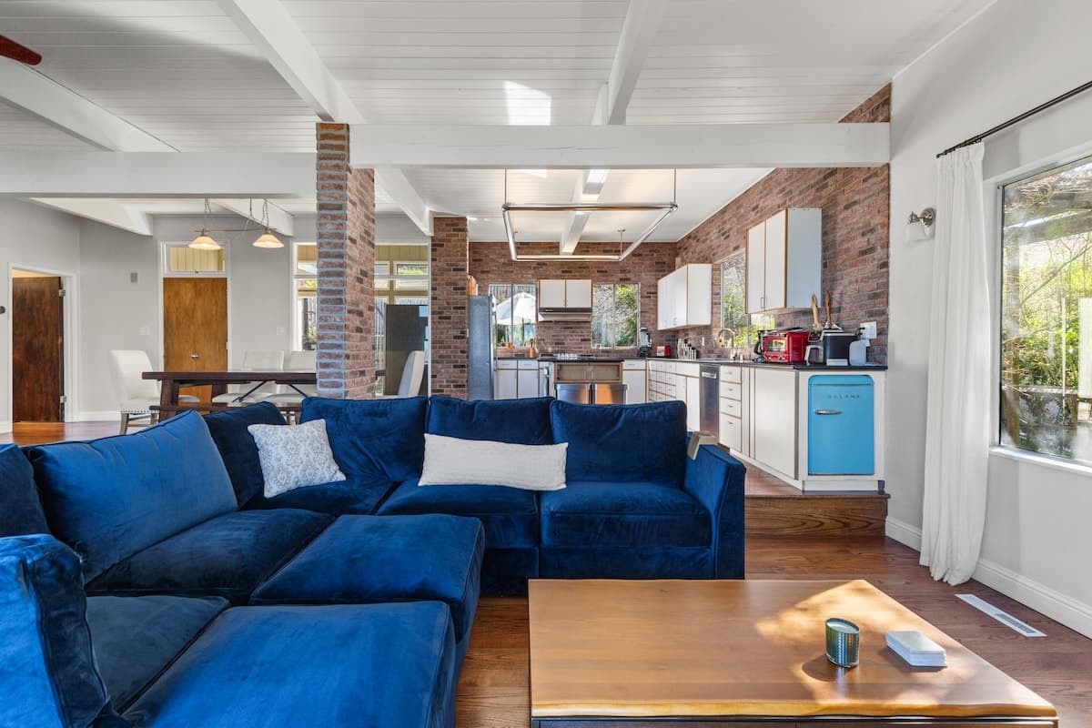 Berkeley Hills Home with Panoramic Bay Views - Photo 2