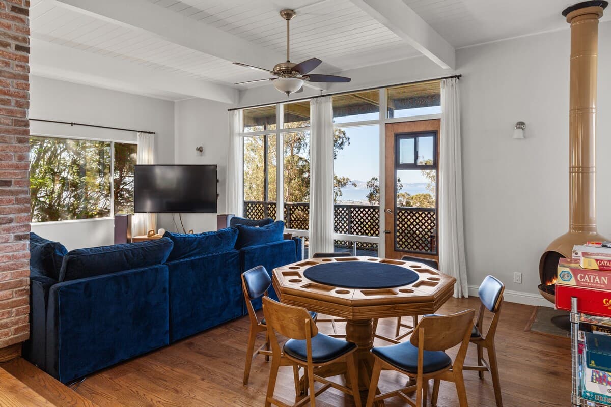 Berkeley Hills Home with Panoramic Bay Views - Photo 3