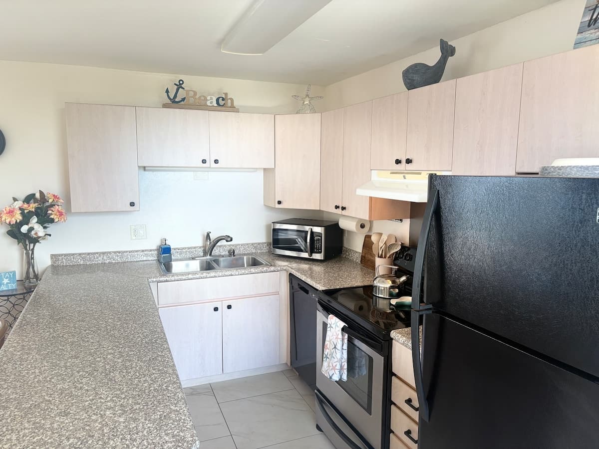 Condo in Wailuku · ★4.84 · 2 bedrooms · 4 beds · 2 baths - Photo 5