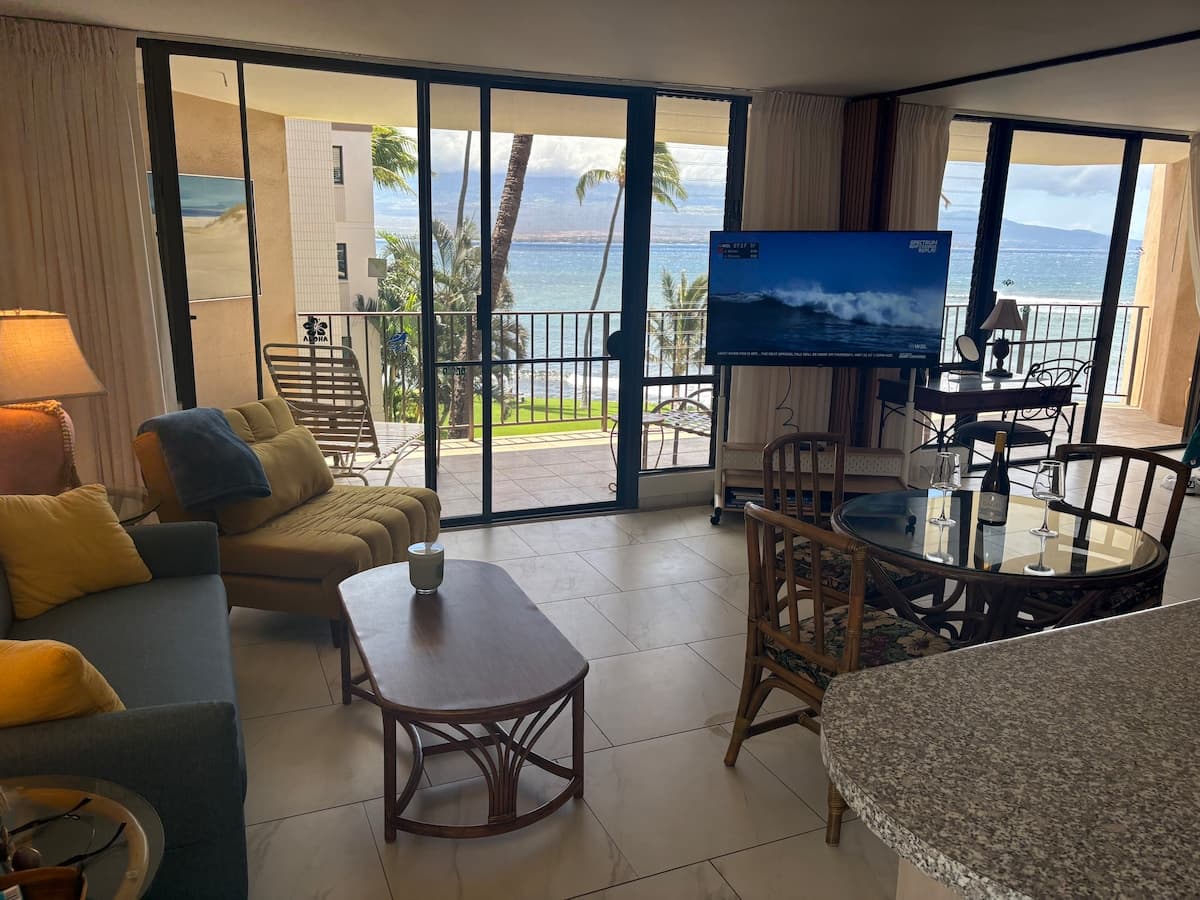 Condo in Wailuku · ★4.84 · 2 bedrooms · 4 beds · 2 baths - Photo 3