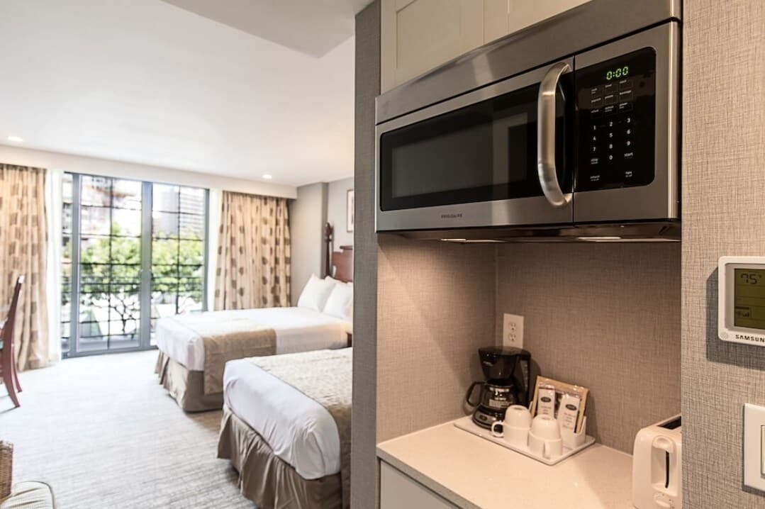 Hotel in Honolulu · ★4.33 · 1 bedroom · 2 beds · 1 private bath - Photo 3