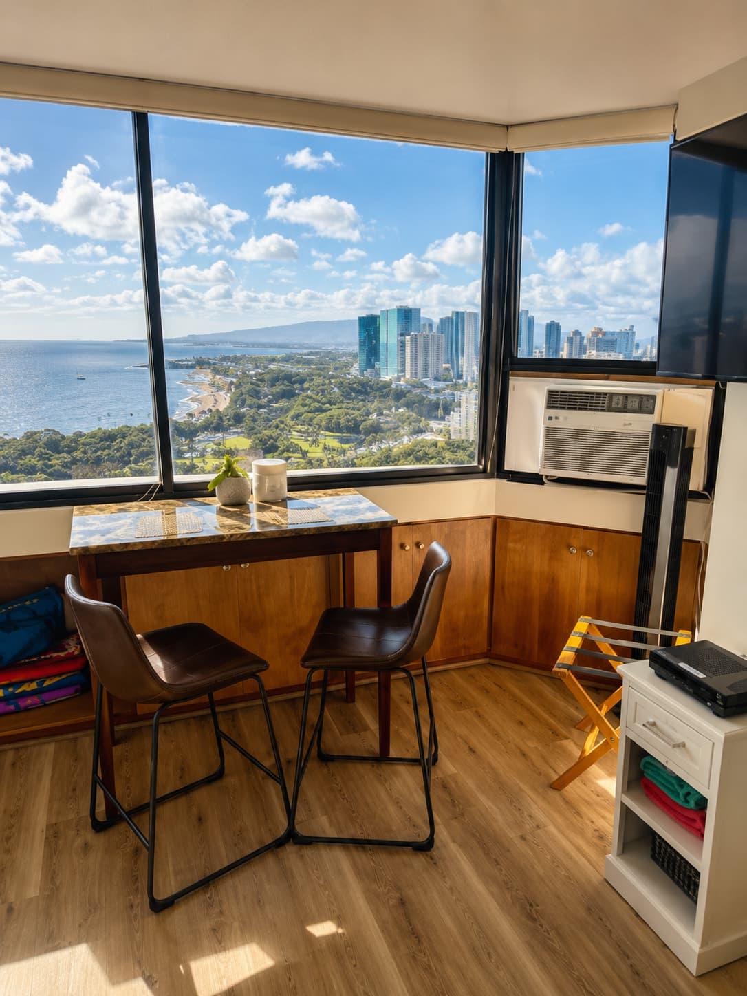 Condo in Honolulu · ★4.86 · 1 bedroom · 2 beds · 1 private bath - Photo 5