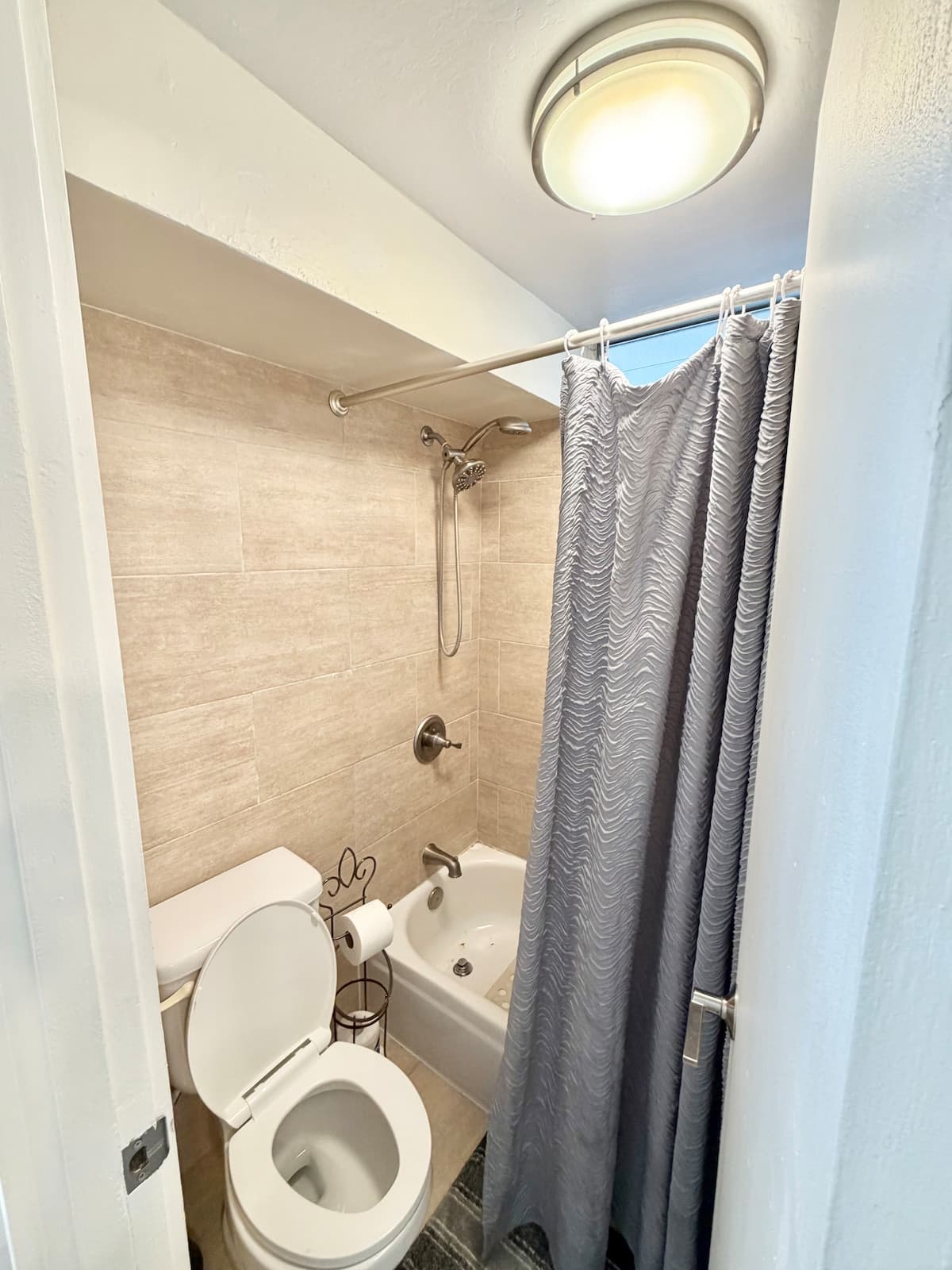 404 Central, Close to Beach! - Photo 4