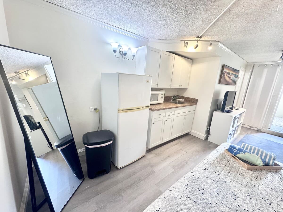 204 Central, block from Beach! - Photo 5