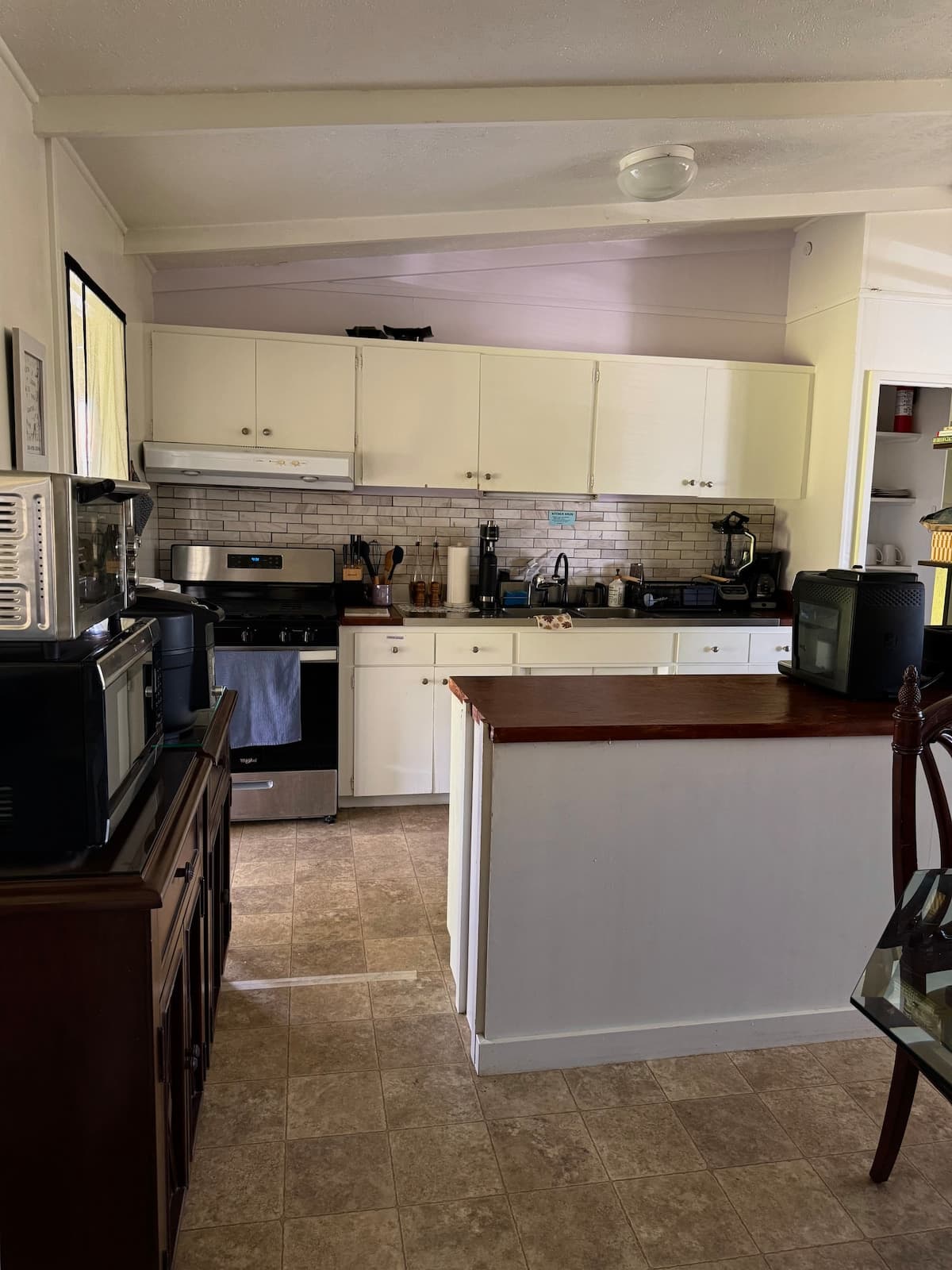Home in Hilo · ★4.98 · 1 bedroom · 1 bed · 1 private bath - Photo 4