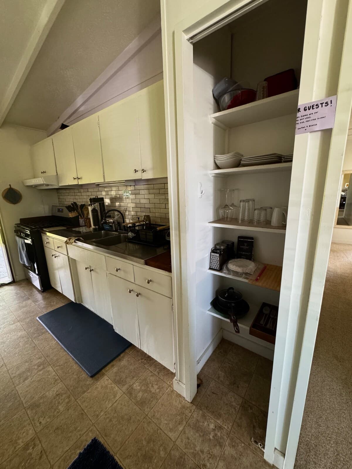Home in Hilo · ★4.98 · 1 bedroom · 1 bed · 1 private bath - Photo 5