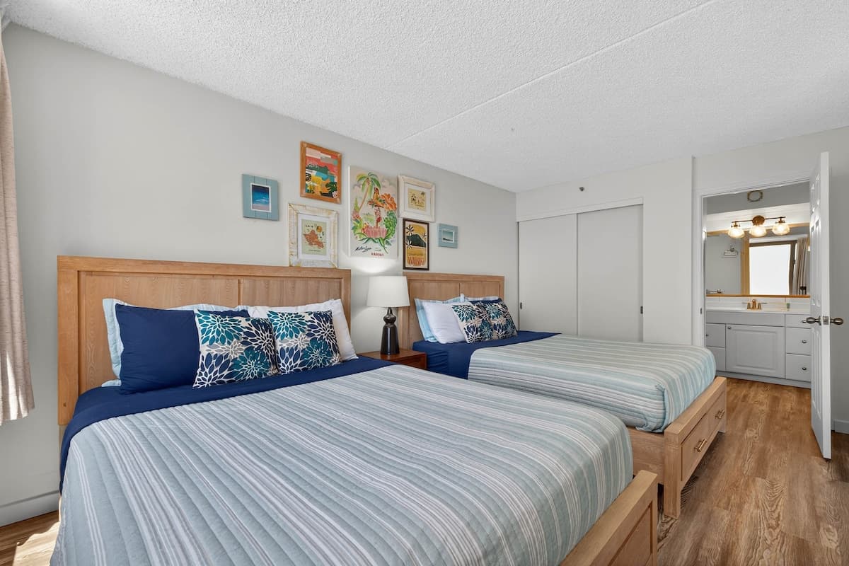 Condo in Honolulu · ★4.69 · 1 bedroom · 3 beds · 1 private bath - Photo 1