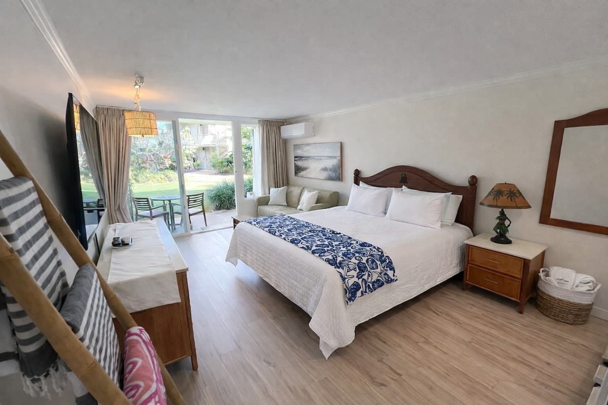 16 seconds from Door to Ocean! AC, Pool, Keyless - Photo 2