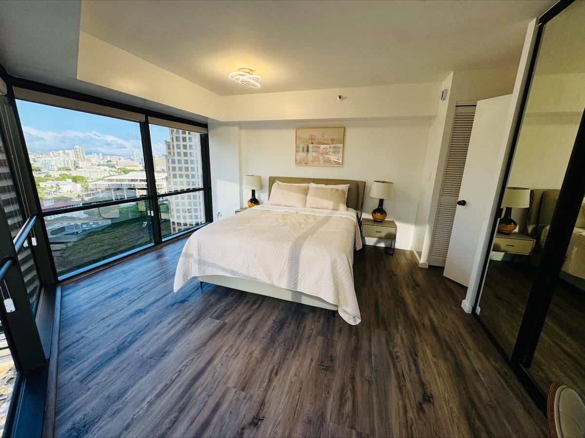Honolulu Downtown High-Rise 1BR |Free Parking|View - Photo 1