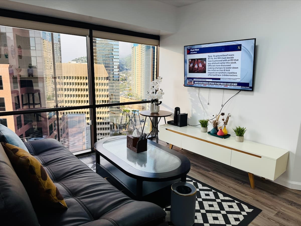 Honolulu Downtown High-Rise 1BR |Free Parking|View - Photo 3