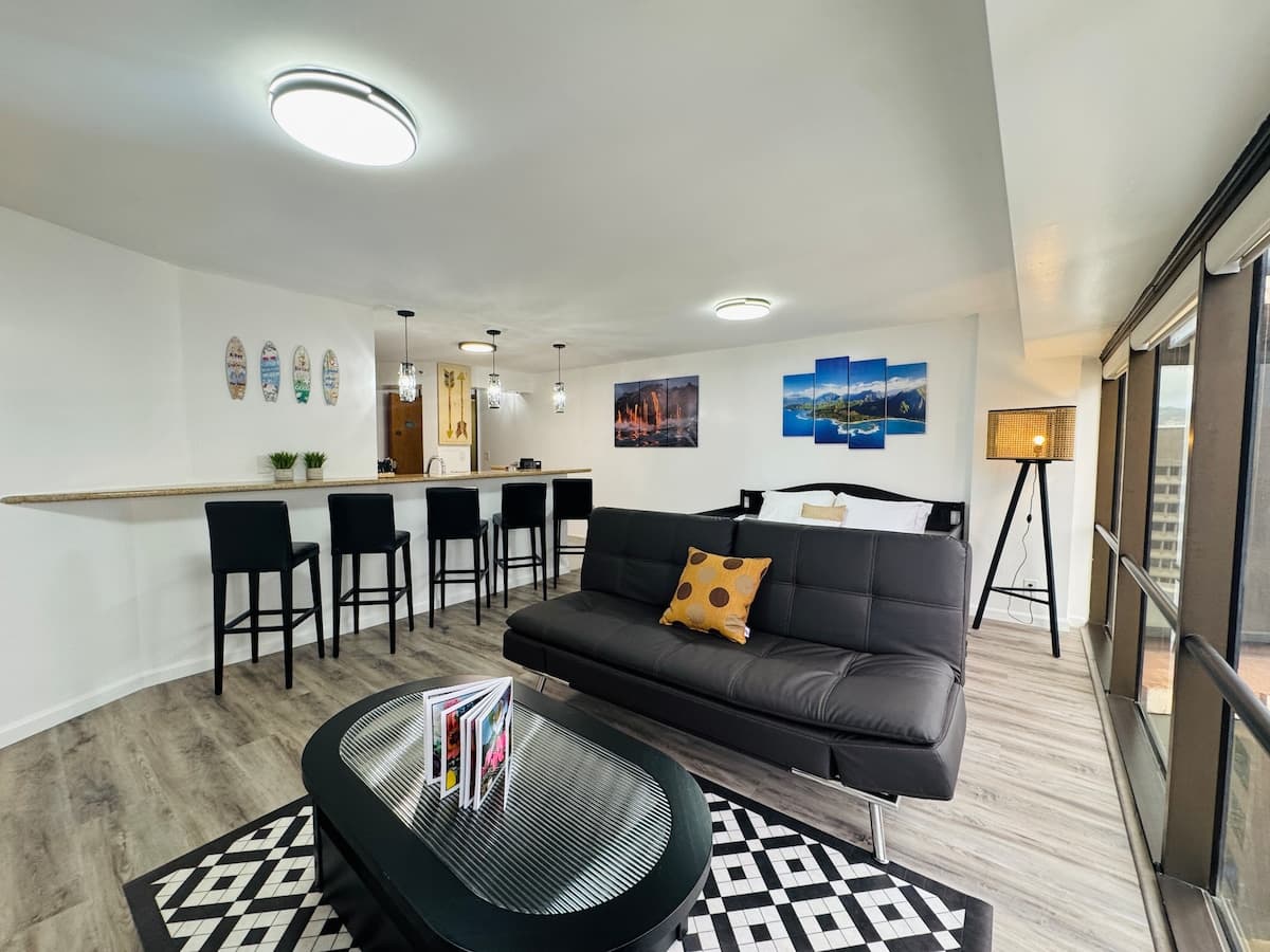 Honolulu Downtown High-Rise 1BR |Free Parking|View - Photo 5