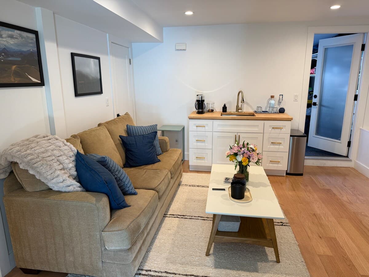 Bright, Modern In-Law Suite w/ Gym & Garden - Photo 1
