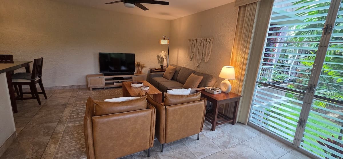 King Bed, Beach Access & Lanai in Heart of Kona - Photo 4