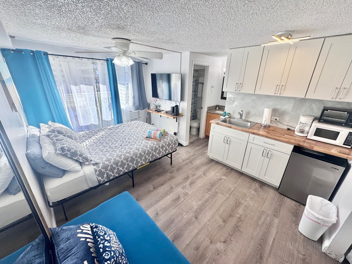 702a Central, Close to BEACH! - Photo 4