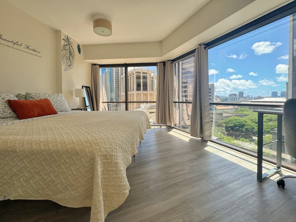 1BR Downtown Spacious w/Parking - Photo 1