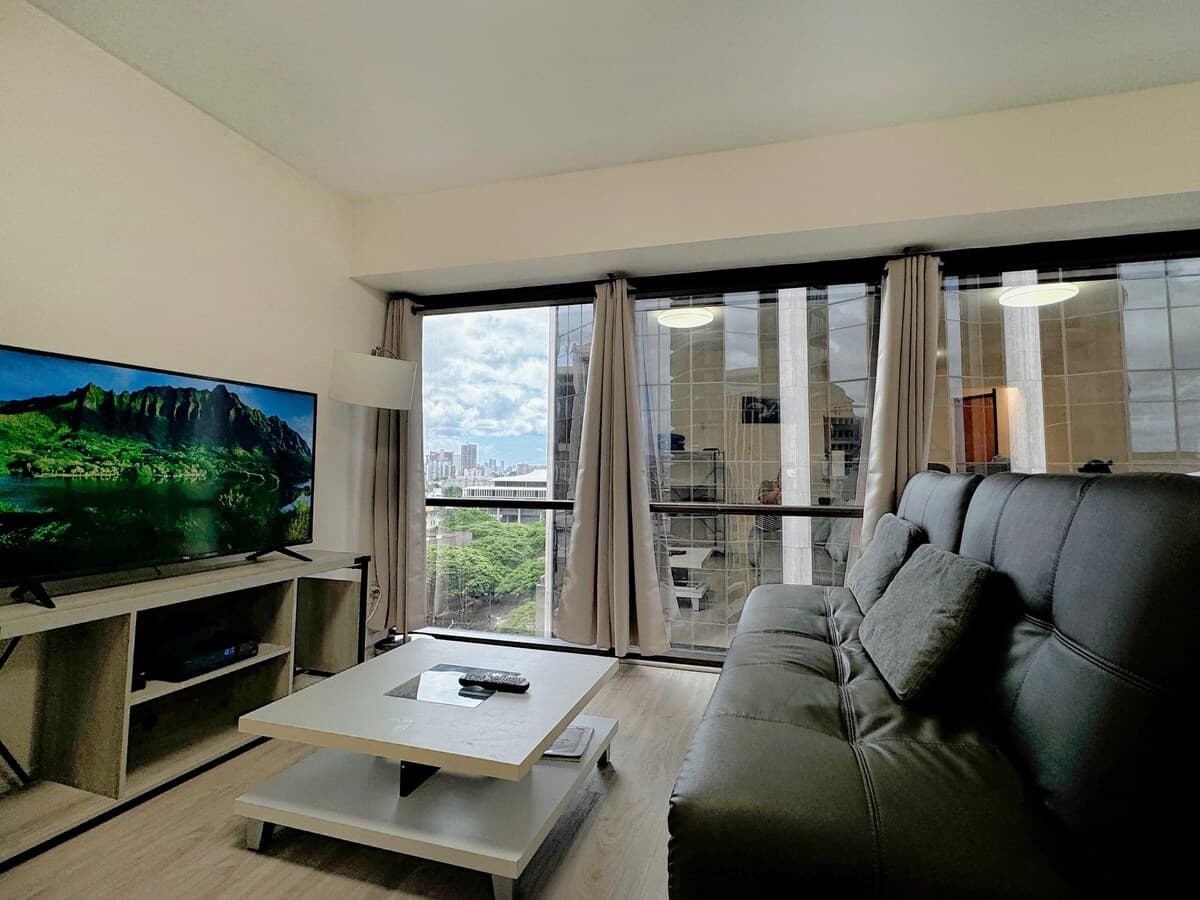 1BR Downtown Spacious w/Parking - Photo 3