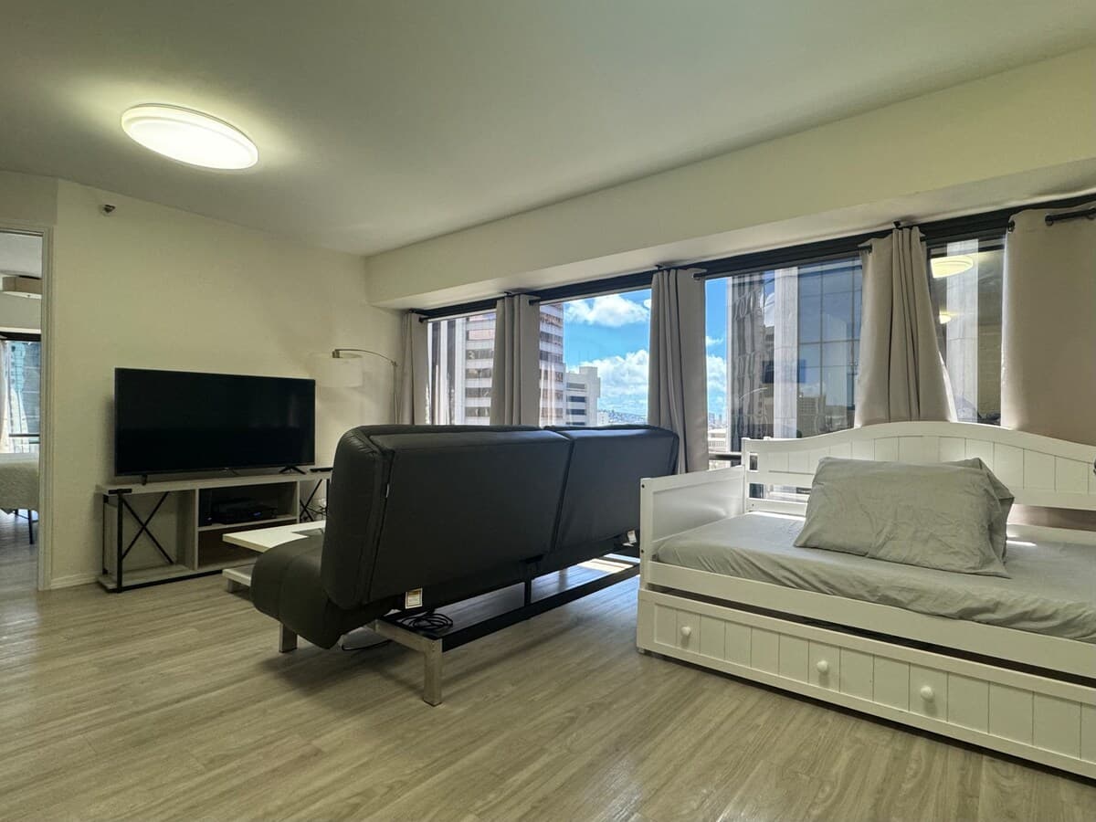 1BR Downtown Spacious w/Parking - Photo 4