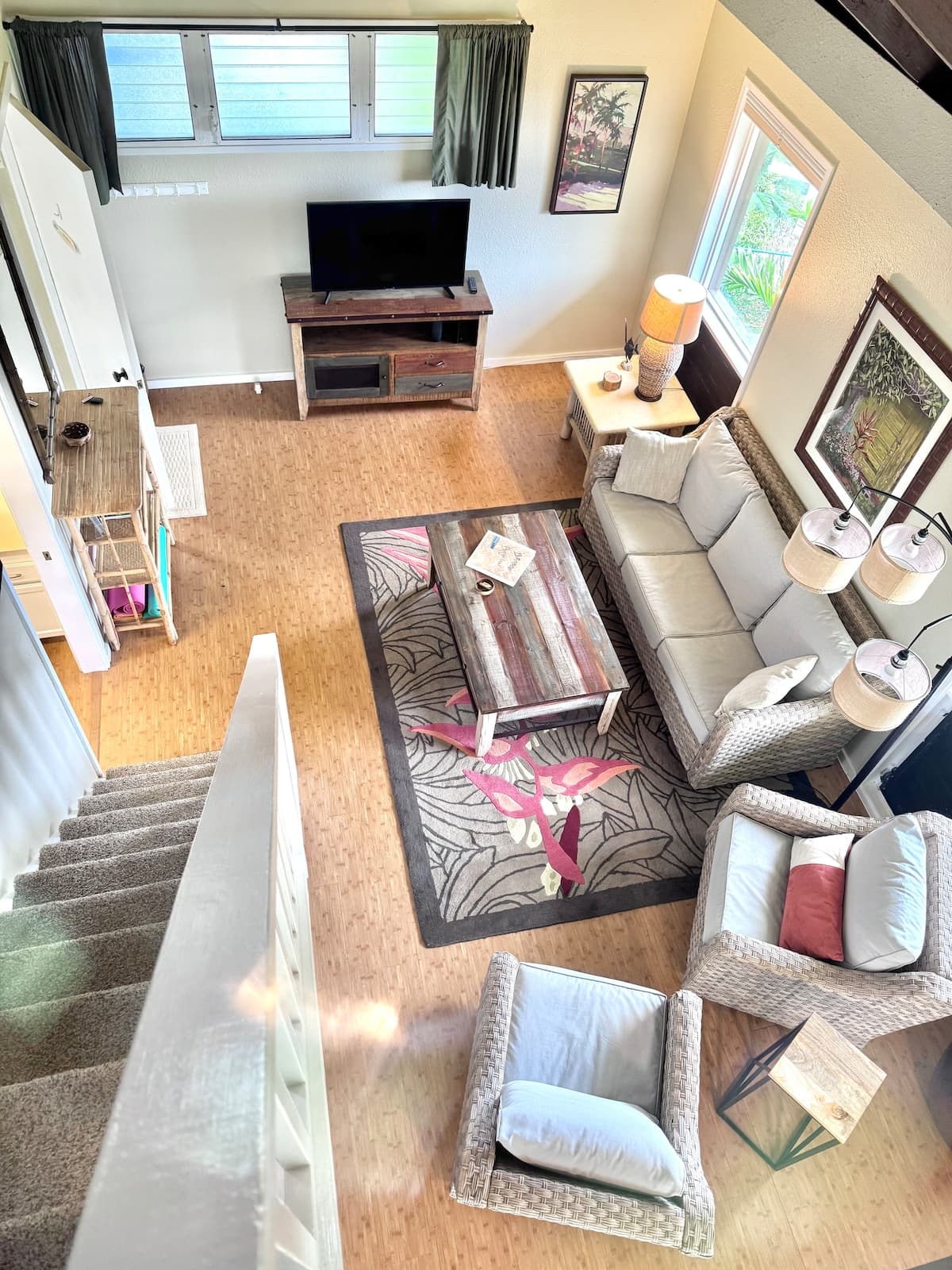Bright Top-Floor Prime Location AC & Pool! - Photo 4