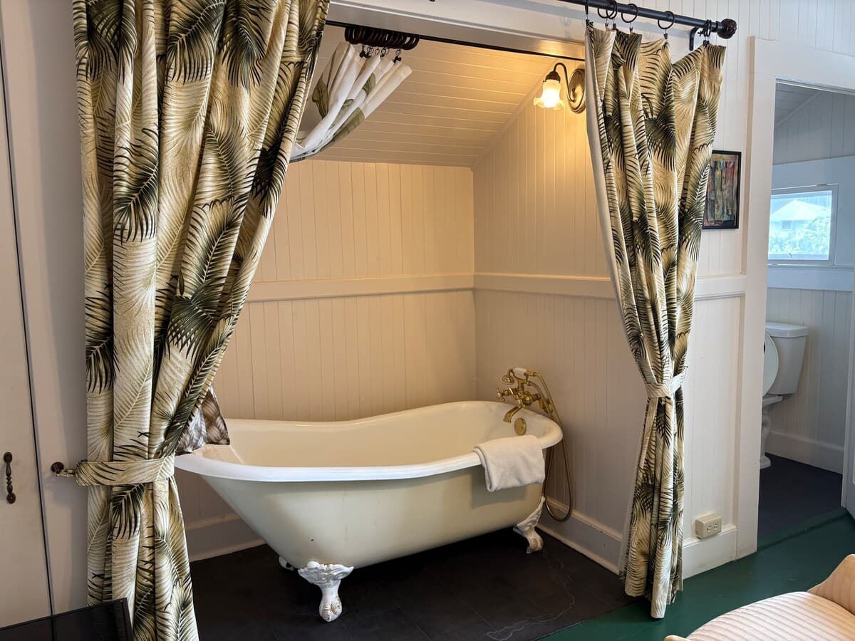Home in Hilo · ★4.7 · 1 bedroom · 1 bed · 2.5 private baths - Photo 3