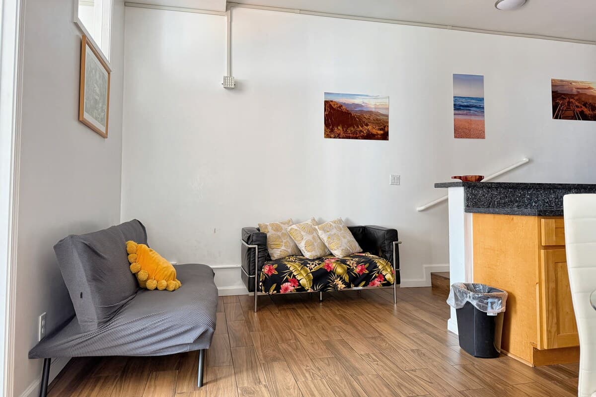2BR Super Patio W/Free Parking - Photo 4