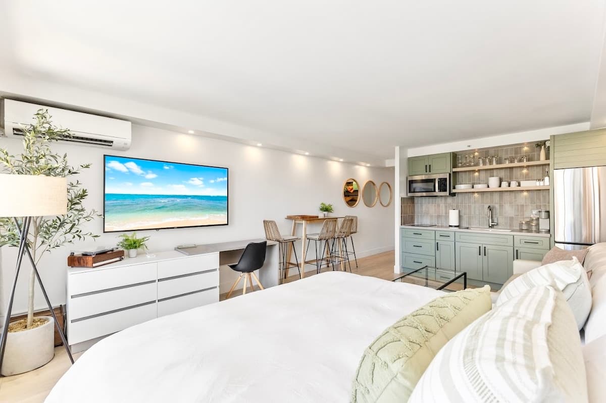 New! Elegant King Studio-Waikiki Beach w/Parking - Photo 4
