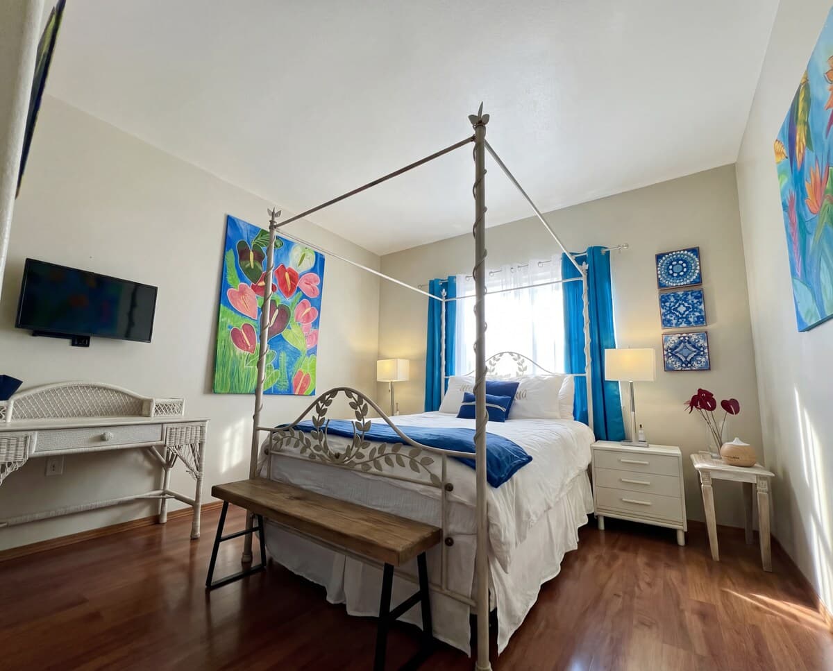 Home in Mountain View · ★5.0 · 1 bedroom · 1 bed · 1 shared bath - Photo 5