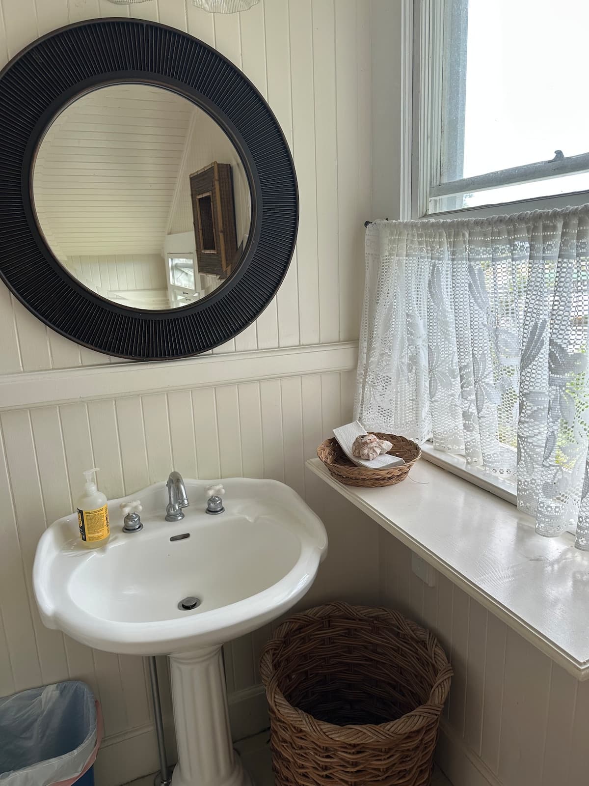 Home in Hilo · ★4.44 · 1 bedroom · 2 beds · 3.5 private baths - Photo 5