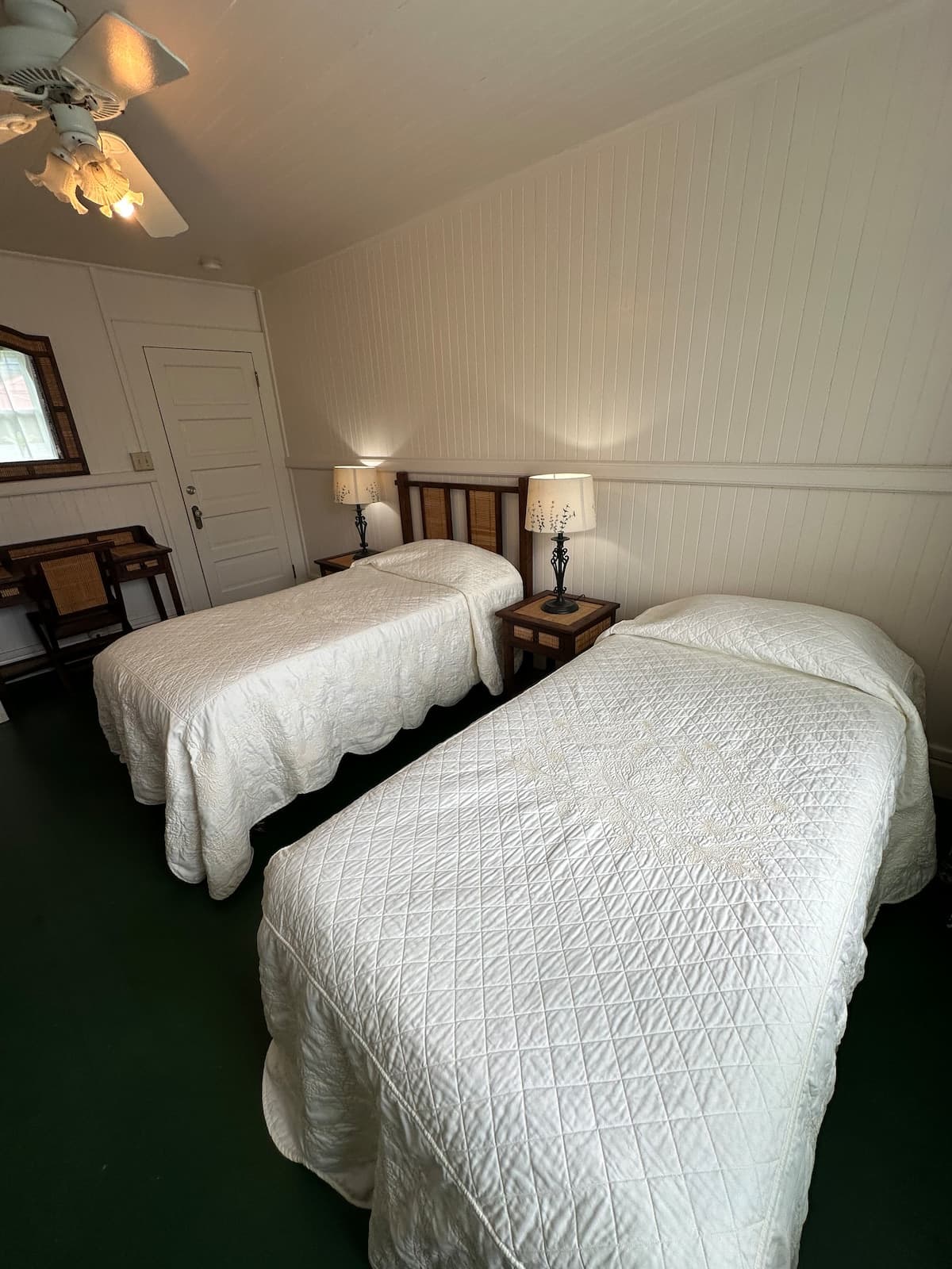 Home in Hilo · ★4.44 · 1 bedroom · 2 beds · 3.5 private baths - Photo 2