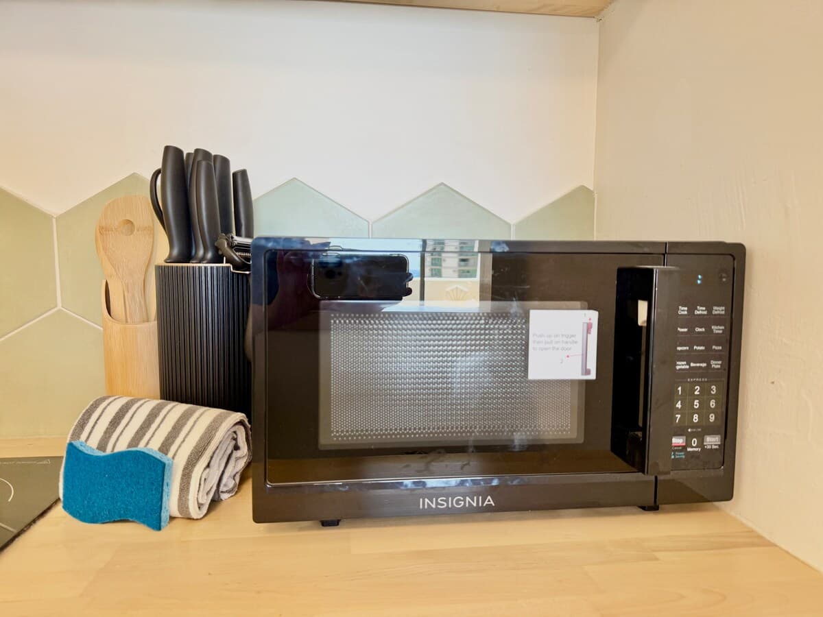Cute Ocean View PH studio in Central Waikiki - Photo 4
