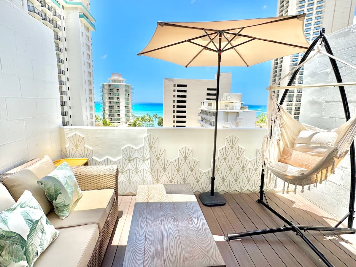 Cute Ocean View PH studio in Central Waikiki - Photo 1