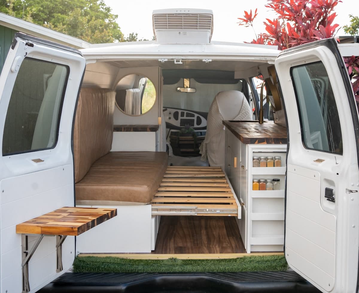 Ford E150 camper van - Photo 3