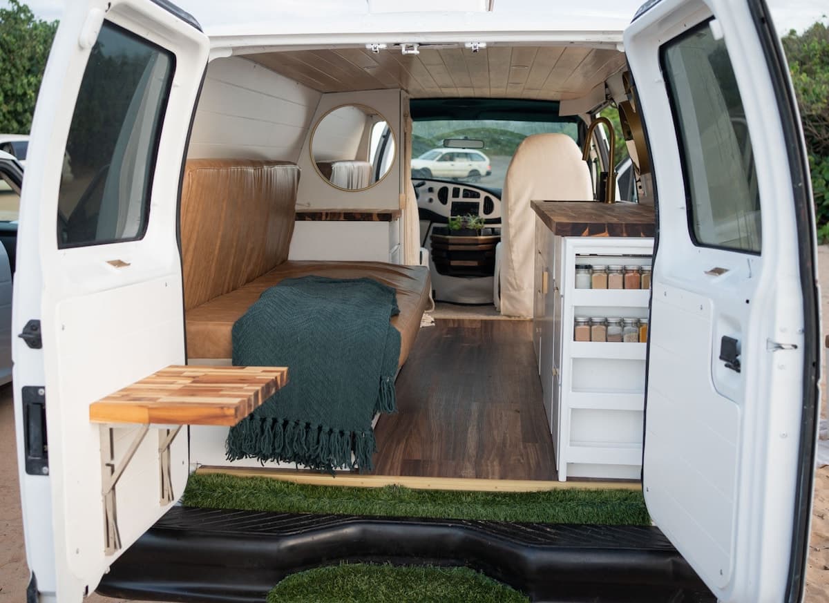 Ford E150 camper van - Photo 1