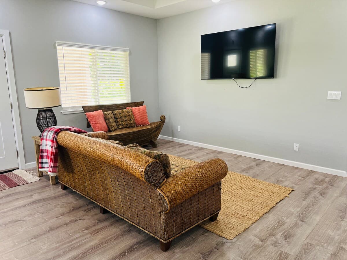 Home in Keaau · ★4.92 · 5 bedrooms · 7 beds · 3 private baths - Photo 1
