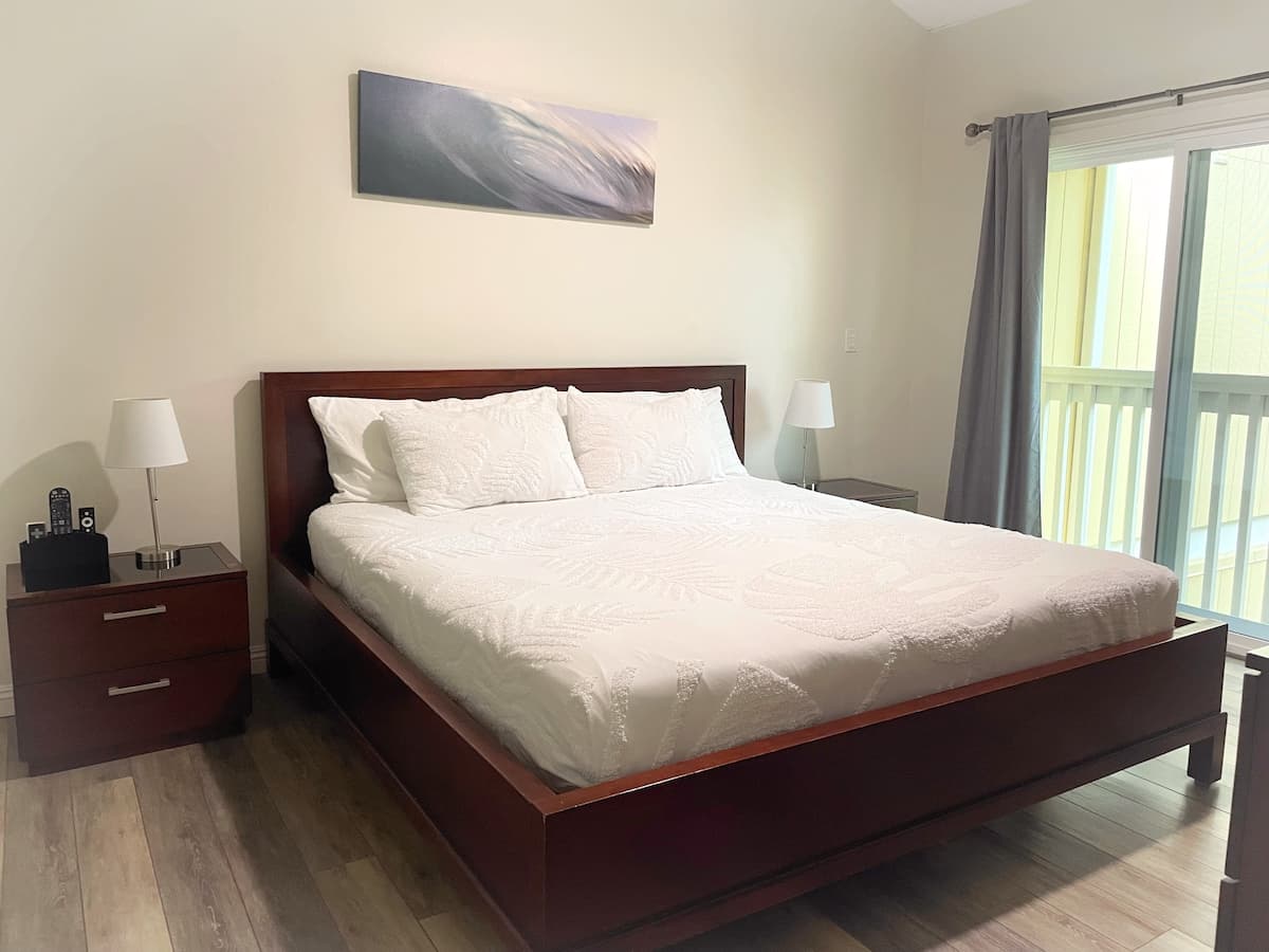 Condo in Kahuku · ★4.86 · 1 bedroom · 3 beds · 2 private baths - Photo 1