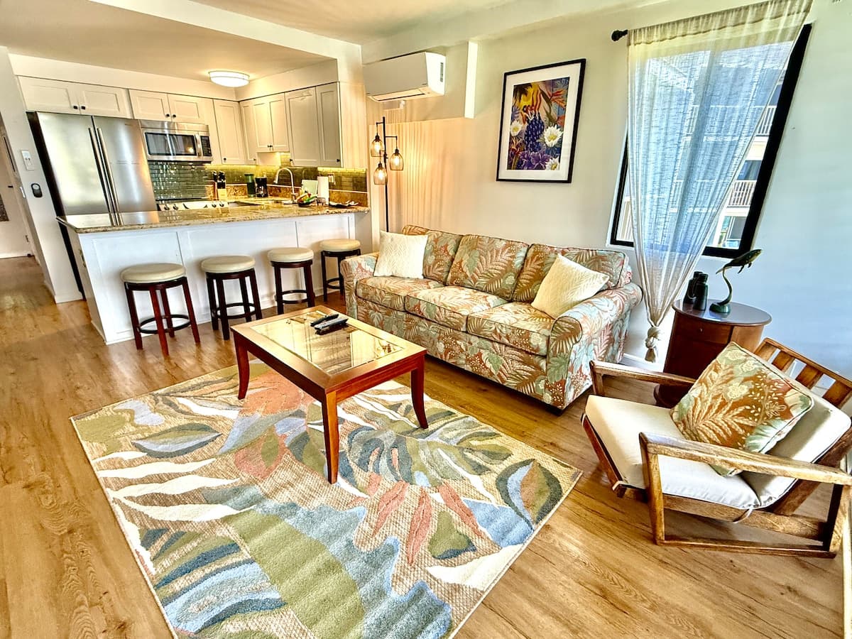 Condo in Maalaea · ★4.95 · 1 bedroom · 2 beds · 1 bath - Photo 3