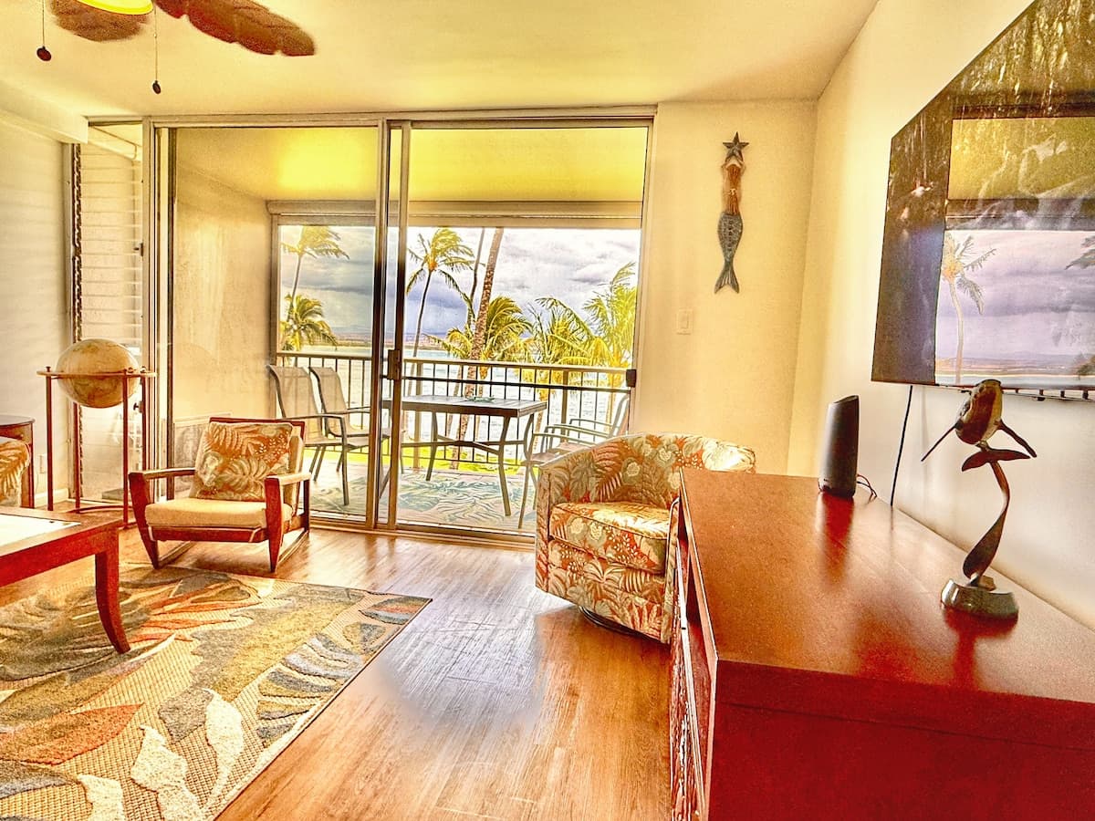 Condo in Maalaea · ★4.95 · 1 bedroom · 2 beds · 1 bath - Photo 5